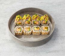 Ролл с тунцом и соусом васаби