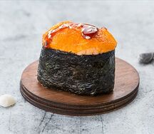 Гункан запеченный со снежным крабом