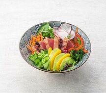 Салат с тунцом, авокадо и персиком