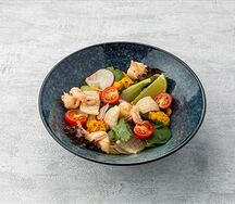 Салат с креветками и кальмаром