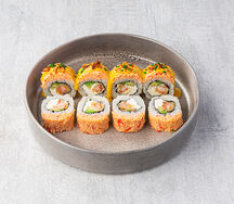 Ролл с креветкой темпура, снежным крабом и манго-соусом