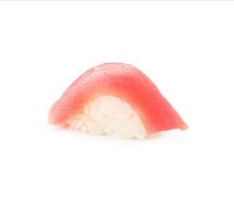 Суши с опаленным тунцом