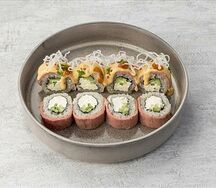 Ролл с уткой и соусом умами