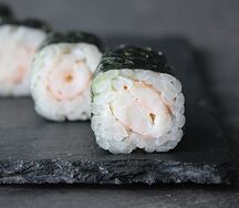 Ролл с креветкой