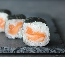 Ролл с лососем