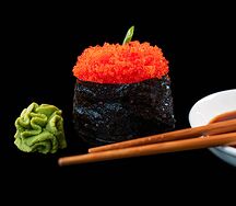 Гункан с оранжевой тобико