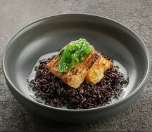 Треска мисо с черным рисом