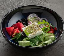 Овощной салат в греческом стиле 