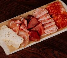 Мясная тарелка