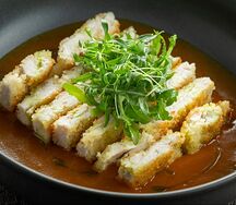 Шницель куриный с соусом манго-шрирача