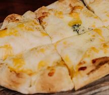 Пицца сырная 