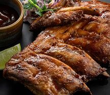 Томленые свиные ребра с барбекю