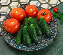 Помидоры и огурцы