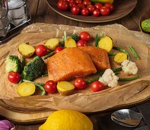 Сёмга с овощами, запеченная в духовке