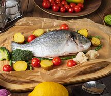 Дорадо с овощами, запеченное в духовке