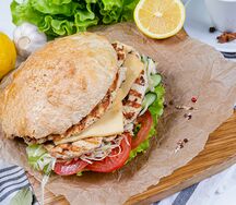 Мега Сэндвич плескавица куриная двойная с сыром