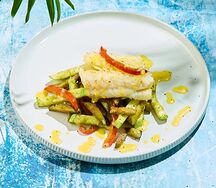 Треска с рататуем из печеных овощей и голландским соусом