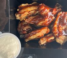 Куриные крылья в соусе барбекю