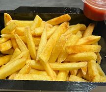 Картофель фри с кетчупом