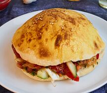 Донер с курицей в турецкой лепешке