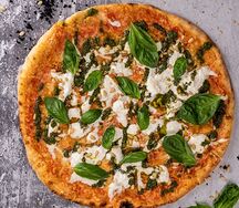 Пицца с сыром страчателла