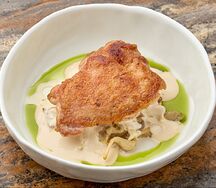 Бедро цыпленка с грибами и шалотом конфи