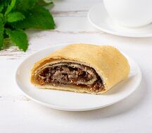 Штрудель с яблоками, корицей и грецкими орешками