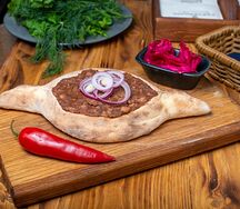 Хачапури по-аджарски с лобио