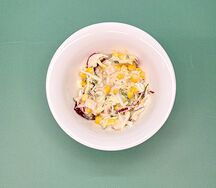 Копченая грудка с яйцом и кукурузой