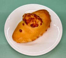 Кальцоне с копченой курицей