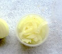 Лук маринованный