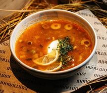 Солянка с фирменным мясом из смокера