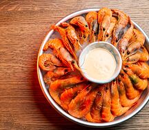 Креветка отварная с соусом кимчи