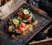 Брускетта с форелью