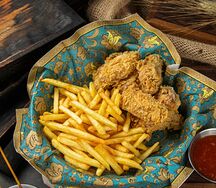 Куриные крылышки с фри и чили