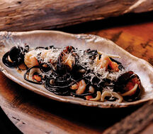 Черная паста с морепродуктами