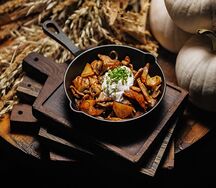 Сковорода со свининой и картофелем