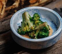 Брокколи гриль в кунжутном соусе