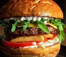 Бургер с трюфельным соусом