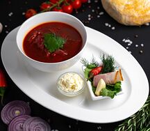 Борщ с телятиной и сметаной