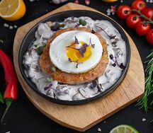 Бифштекс из телятины под грибным соусом