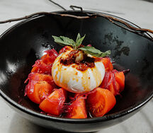 Буррата с томатами и аджикой