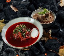 Борщ с ростбифом и черносливом