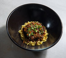 Томленые говяжьи щечки