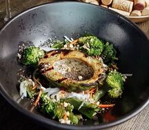 Зеленый салат с авокадо