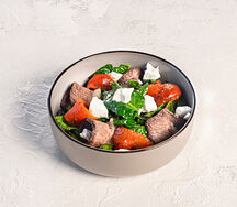 Салат с брискетом и запеченным перцем