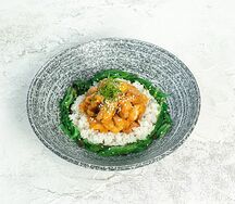 Цыпленок на рисе в соусе сливочная шрирача