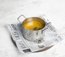 Консоме из цыпленка с пшеничной лапшей