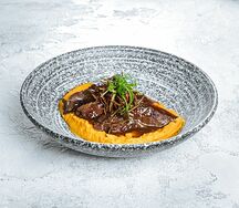 Телячьи щечки с тыквенным пюре