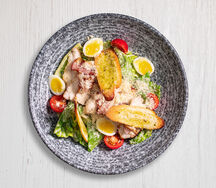 Салат Цезарь с курицей